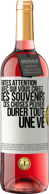 29,95 € Envoi gratuit | Vin rosé Édition ROSÉ Faites attention avec qui vous créez des souvenirs. Ces choses peuvent durer toute une vie Étiquette Blanche. Étiquette personnalisable Vin jeune Récolte 2023 Tempranillo