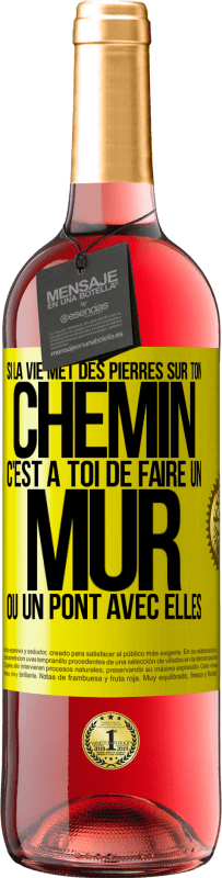 29,95 € Envoi gratuit | Vin rosé Édition ROSÉ Si la vie met des pierres sur ton chemin c'est à toi de faire un mur ou un pont avec elles Étiquette Jaune. Étiquette personnalisable Vin jeune Récolte 2024 Tempranillo