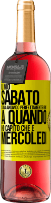 29,95 € Spedizione Gratuita | Vino rosato Edizione ROSÉ Il mio sabato stava andando perfettamente fino a quando ho capito che è mercoledì Etichetta Gialla. Etichetta personalizzabile Vino giovane Raccogliere 2024 Tempranillo