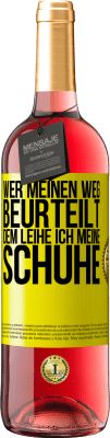 29,95 € Kostenloser Versand | Roséwein ROSÉ Ausgabe Wer meinen Weg beurteilt, dem leihe ich meine Schuhe Gelbes Etikett. Anpassbares Etikett Junger Wein Ernte 2024 Tempranillo