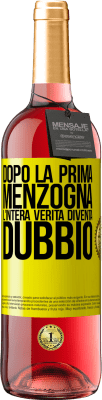 29,95 € Spedizione Gratuita | Vino rosato Edizione ROSÉ Dopo la prima menzogna, l'intera verità diventa dubbio Etichetta Gialla. Etichetta personalizzabile Vino giovane Raccogliere 2024 Tempranillo