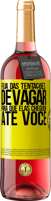 29,95 € Envio grátis | Vinho rosé Edição ROSÉ Fuja das tentações ... devagar, para que elas cheguem até você Etiqueta Amarela. Etiqueta personalizável Vinho jovem Colheita 2025 Tempranillo