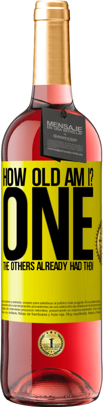 29,95 € 送料無料 | ロゼワイン ROSÉエディション 私は何歳だ？ ONE他の人はすでにそれらを持っていました 黄色のラベル. カスタマイズ可能なラベル 若いワイン 収穫 2025 Tempranillo