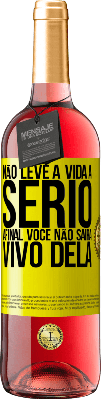 29,95 € Envio grátis | Vinho rosé Edição ROSÉ Não leve a vida a sério, afinal, você não sairá vivo dela Etiqueta Amarela. Etiqueta personalizável Vinho jovem Colheita 2024 Tempranillo