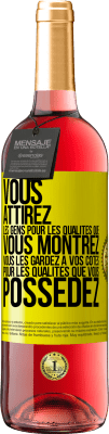 29,95 € Envoi gratuit | Vin rosé Édition ROSÉ Vous attirez les gens pour les qualités que vous montrez. Vous les gardez à vos côtés pour les qualités que vous possédez Étiquette Jaune. Étiquette personnalisable Vin jeune Récolte 2023 Tempranillo