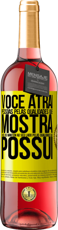 29,95 € Envio grátis | Vinho rosé Edição ROSÉ Você atrai pessoas pelas qualidades que mostra. Você os mantém ao seu lado pelas qualidades que possui Etiqueta Amarela. Etiqueta personalizável Vinho jovem Colheita 2024 Tempranillo