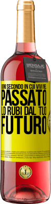 29,95 € Spedizione Gratuita | Vino rosato Edizione ROSÉ Ogni secondo in cui vivi nel passato, lo rubi dal tuo futuro Etichetta Gialla. Etichetta personalizzabile Vino giovane Raccogliere 2023 Tempranillo