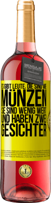 29,95 € Kostenloser Versand | Roséwein ROSÉ Ausgabe Es gibt Leute, die sind wie Münzen. Sie sind wenig wert und haben zwei Gesichter Gelbes Etikett. Anpassbares Etikett Junger Wein Ernte 2025 Tempranillo
