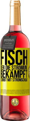 29,95 € Kostenloser Versand | Roséwein ROSÉ Ausgabe Fisch, der die Strömung bekämpft, stirbt mit Stromschlag Gelbes Etikett. Anpassbares Etikett Junger Wein Ernte 2023 Tempranillo