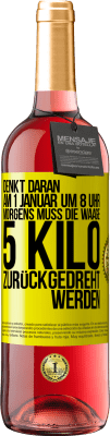 29,95 € Kostenloser Versand | Roséwein ROSÉ Ausgabe Denkt daran, am 1. Januar um 8 Uhr morgens muss die Waage 5 Kilo zurückgedreht werden Gelbes Etikett. Anpassbares Etikett Junger Wein Ernte 2025 Tempranillo