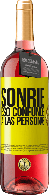 29,95 € Envío gratis | Vino Rosado Edición ROSÉ Sonríe, eso confunde a las personas Etiqueta Amarilla. Etiqueta personalizable Vino joven Cosecha 2024 Tempranillo