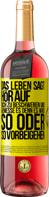 29,95 € Kostenloser Versand | Roséwein ROSÉ Ausgabe Das Leben sagt, hör auf dich zu beschweren und genieße es, denn es wird so oder so vorbeigehen. Gelbes Etikett. Anpassbares Etikett Junger Wein Ernte 2023 Tempranillo