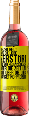 29,95 € Kostenloser Versand | Roséwein ROSÉ Ausgabe Die Zeit heilt, was die Liebe zerstört. Und wir reden schlecht über die Zeit und gut über die Liebe. Marketing-Problem Gelbes Etikett. Anpassbares Etikett Junger Wein Ernte 2024 Tempranillo