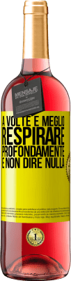 29,95 € Spedizione Gratuita | Vino rosato Edizione ROSÉ A volte è meglio respirare profondamente e non dire nulla Etichetta Gialla. Etichetta personalizzabile Vino giovane Raccogliere 2025 Tempranillo