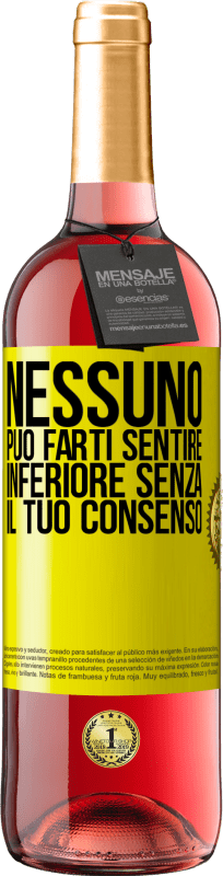 29,95 € Spedizione Gratuita | Vino rosato Edizione ROSÉ Nessuno può farti sentire inferiore senza il tuo consenso Etichetta Gialla. Etichetta personalizzabile Vino giovane Raccogliere 2024 Tempranillo