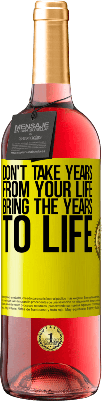 29,95 € 送料無料 | ロゼワイン ROSÉエディション あなたの人生から何年もかかってはいけません 黄色のラベル. カスタマイズ可能なラベル 若いワイン 収穫 2025 Tempranillo