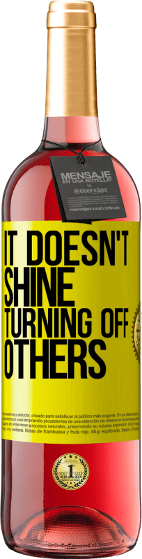 29,95 € 送料無料 | ロゼワイン ROSÉエディション 他の人を消すことはありません 黄色のラベル. カスタマイズ可能なラベル 若いワイン 収穫 2025 Tempranillo