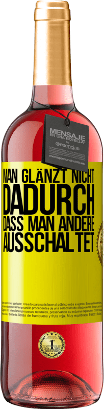29,95 € Kostenloser Versand | Roséwein ROSÉ Ausgabe Man glänzt nicht dadurch, dass man andere ausschaltet Gelbes Etikett. Anpassbares Etikett Junger Wein Ernte 2025 Tempranillo