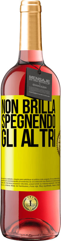 29,95 € Spedizione Gratuita | Vino rosato Edizione ROSÉ Non brilla spegnendo gli altri Etichetta Gialla. Etichetta personalizzabile Vino giovane Raccogliere 2024 Tempranillo