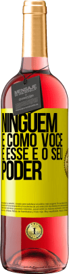 29,95 € Envio grátis | Vinho rosé Edição ROSÉ Ninguém é como você, e esse é o seu poder Etiqueta Amarela. Etiqueta personalizável Vinho jovem Colheita 2025 Tempranillo