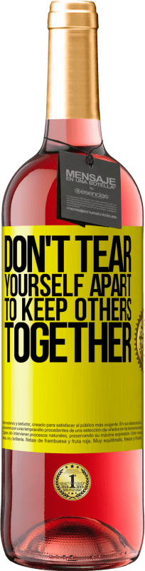 29,95 € Free Shipping | Rosé Wine ROSÉ Edition Don't tear yourself apart to keep others together Yellow Label. Customizable label Young wine Harvest 2025 Tempranillo