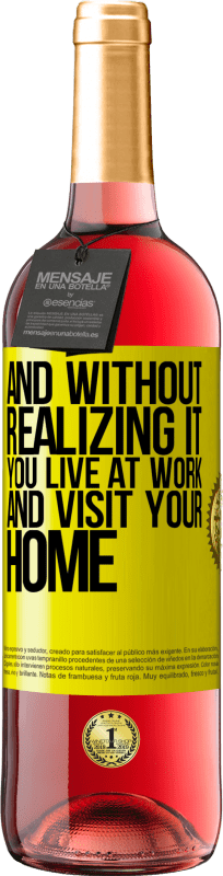 29,95 € 免费送货 | 桃红葡萄酒 ROSÉ版 在没有意识到的情况下，您将生活在工作中并访问家 黄色标签. 可自定义的标签 青年酒 收成 2025 Tempranillo