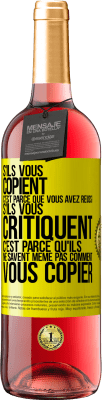 29,95 € Envoi gratuit | Vin rosé Édition ROSÉ S'ils vous copient c'est parce que vous avez réussi. S'ils vous critiquent c'est parce qu'ils ne savent même pas comment vous co Étiquette Jaune. Étiquette personnalisable Vin jeune Récolte 2025 Tempranillo