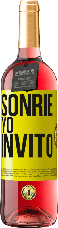 29,95 € Envío gratis | Vino Rosado Edición ROSÉ Sonríe, yo invito Etiqueta Amarilla. Etiqueta personalizable Vino joven Cosecha 2023 Tempranillo