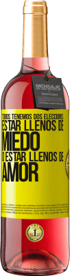 29,95 € Envío gratis | Vino Rosado Edición ROSÉ Todos tenemos dos elecciones: estar llenos de miedo o estar llenos de amor Etiqueta Amarilla. Etiqueta personalizable Vino joven Cosecha 2024 Tempranillo