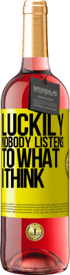 29,95 € 送料無料 | ロゼワイン ROSÉエディション 幸いなことに、誰も私が思うことを聞かない 黄色のラベル. カスタマイズ可能なラベル 若いワイン 収穫 2024 Tempranillo