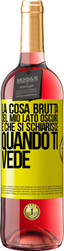 29,95 € Spedizione Gratuita | Vino rosato Edizione ROSÉ La cosa brutta del mio lato oscuro è che si schiarisce quando ti vede Etichetta Gialla. Etichetta personalizzabile Vino giovane Raccogliere 2024 Tempranillo