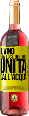 29,95 € Spedizione Gratuita | Vino rosato Edizione ROSÉ Il vino è la luce del sole, unita dall'acqua Etichetta Gialla. Etichetta personalizzabile Vino giovane Raccogliere 2024 Tempranillo