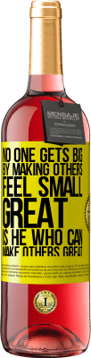 29,95 € Free Shipping | Rosé Wine ROSÉ Edition No one gets big by making others feel small. Great is he who can make others great Yellow Label. Customizable label Young wine Harvest 2024 Tempranillo