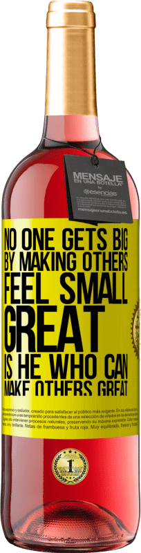 29,95 € Free Shipping | Rosé Wine ROSÉ Edition No one gets big by making others feel small. Great is he who can make others great Yellow Label. Customizable label Young wine Harvest 2025 Tempranillo