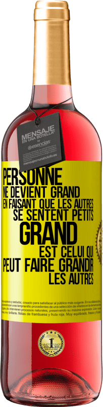 29,95 € Envoi gratuit | Vin rosé Édition ROSÉ Personne ne devient grand en faisant que les autres se sentent petits. Grand est celui qui peut faire grandir les autres Étiquette Jaune. Étiquette personnalisable Vin jeune Récolte 2024 Tempranillo