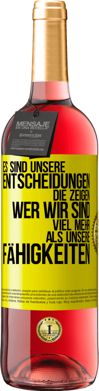 29,95 € Kostenloser Versand | Roséwein ROSÉ Ausgabe Es sind unsere Entscheidungen die zeigen, wer wir sind, viel mehr als unsere Fähigkeiten Gelbes Etikett. Anpassbares Etikett Junger Wein Ernte 2024 Tempranillo