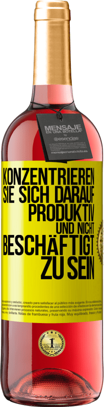 29,95 € Kostenloser Versand | Roséwein ROSÉ Ausgabe Konzentrieren Sie sich darauf, produktiv und nicht beschäftigt zu sein Gelbes Etikett. Anpassbares Etikett Junger Wein Ernte 2024 Tempranillo