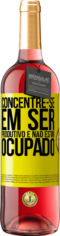 29,95 € Envio grátis | Vinho rosé Edição ROSÉ Concentre-se em ser produtivo e não estar ocupado Etiqueta Amarela. Etiqueta personalizável Vinho jovem Colheita 2024 Tempranillo