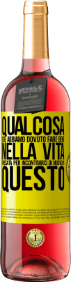 29,95 € Spedizione Gratuita | Vino rosato Edizione ROSÉ Qualcosa che dovevamo fare bene nella prossima vita per incontrarci di nuovo in questo Etichetta Gialla. Etichetta personalizzabile Vino giovane Raccogliere 2024 Tempranillo