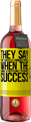 29,95 € Free Shipping | Rosé Wine ROSÉ Edition They say that success changes people, when it is change that is necessary to achieve success Yellow Label. Customizable label Young wine Harvest 2025 Tempranillo