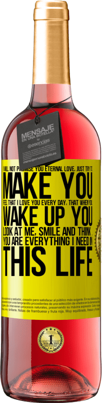29,95 € 送料無料 | ロゼワイン ROSÉエディション 私はあなたに永遠の愛を約束するのではなく、私が毎日あなたを愛していると感じさせ、あなたが目を覚ますとき、あなたは私を見て、微笑んで、考えます 黄色のラベル. カスタマイズ可能なラベル 若いワイン 収穫 2025 Tempranillo
