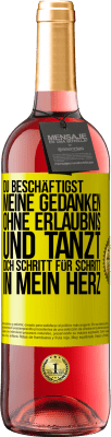 29,95 € Kostenloser Versand | Roséwein ROSÉ Ausgabe Du beschäftigst meine Gedanken ohne Erlaubnis und tanzt dich Schritt für Schritt in mein Herz Gelbes Etikett. Anpassbares Etikett Junger Wein Ernte 2024 Tempranillo