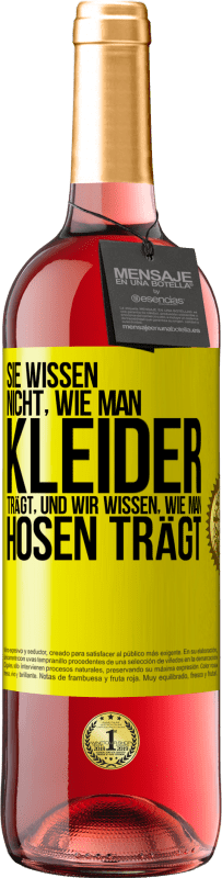 29,95 € Kostenloser Versand | Roséwein ROSÉ Ausgabe Sie wissen nicht, wie man Kleider trägt, und wir wissen, wie man Hosen trägt Gelbes Etikett. Anpassbares Etikett Junger Wein Ernte 2024 Tempranillo