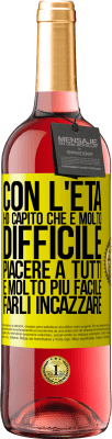 29,95 € Spedizione Gratuita | Vino rosato Edizione ROSÉ Con l'età ho capito che è molto difficile piacere a tutti. È molto più facile farli incazzare Etichetta Gialla. Etichetta personalizzabile Vino giovane Raccogliere 2023 Tempranillo