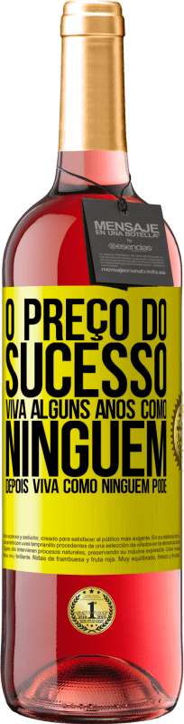 29,95 € Envio grátis | Vinho rosé Edição ROSÉ O preço do sucesso. Viva alguns anos como ninguém, depois viva como ninguém pode Etiqueta Amarela. Etiqueta personalizável Vinho jovem Colheita 2025 Tempranillo