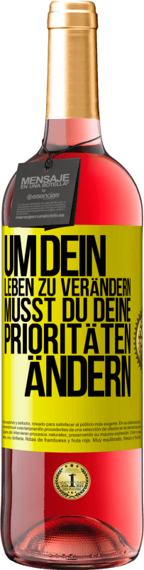 29,95 € Kostenloser Versand | Roséwein ROSÉ Ausgabe Um dein Leben zu verändern, musst du deine Prioritäten ändern Gelbes Etikett. Anpassbares Etikett Junger Wein Ernte 2024 Tempranillo