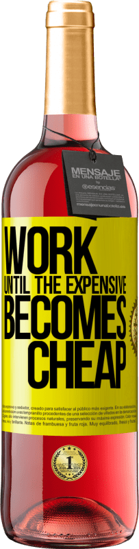 29,95 € 送料無料 | ロゼワイン ROSÉエディション 高価なものが安くなるまで働く 黄色のラベル. カスタマイズ可能なラベル 若いワイン 収穫 2025 Tempranillo