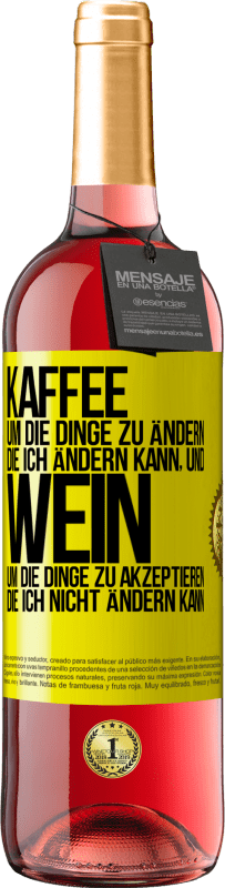 29,95 € Kostenloser Versand | Roséwein ROSÉ Ausgabe KAFFEE um die Dinge zu ändern, die ich ändern kann, und WEIN um die Dinge zu akzeptieren, die ich nicht ändern kann Gelbes Etikett. Anpassbares Etikett Junger Wein Ernte 2024 Tempranillo