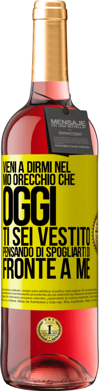 29,95 € Spedizione Gratuita | Vino rosato Edizione ROSÉ Vieni a dirmi nel tuo orecchio che oggi ti sei vestito pensando di spogliarti di fronte a me Etichetta Gialla. Etichetta personalizzabile Vino giovane Raccogliere 2025 Tempranillo