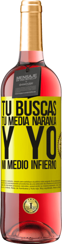 29,95 € Envío gratis | Vino Rosado Edición ROSÉ Tú buscas tu media naranja, y yo, mi medio infierno Etiqueta Amarilla. Etiqueta personalizable Vino joven Cosecha 2025 Tempranillo